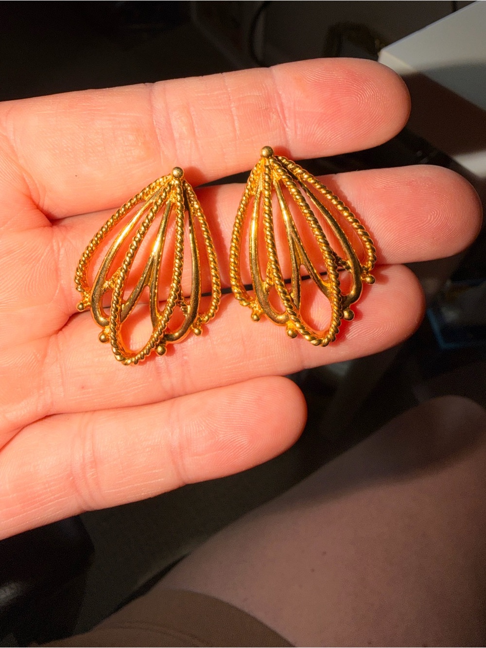 Deadstock 90s Gold Tone Filigree Teardrop Post Back Earrings